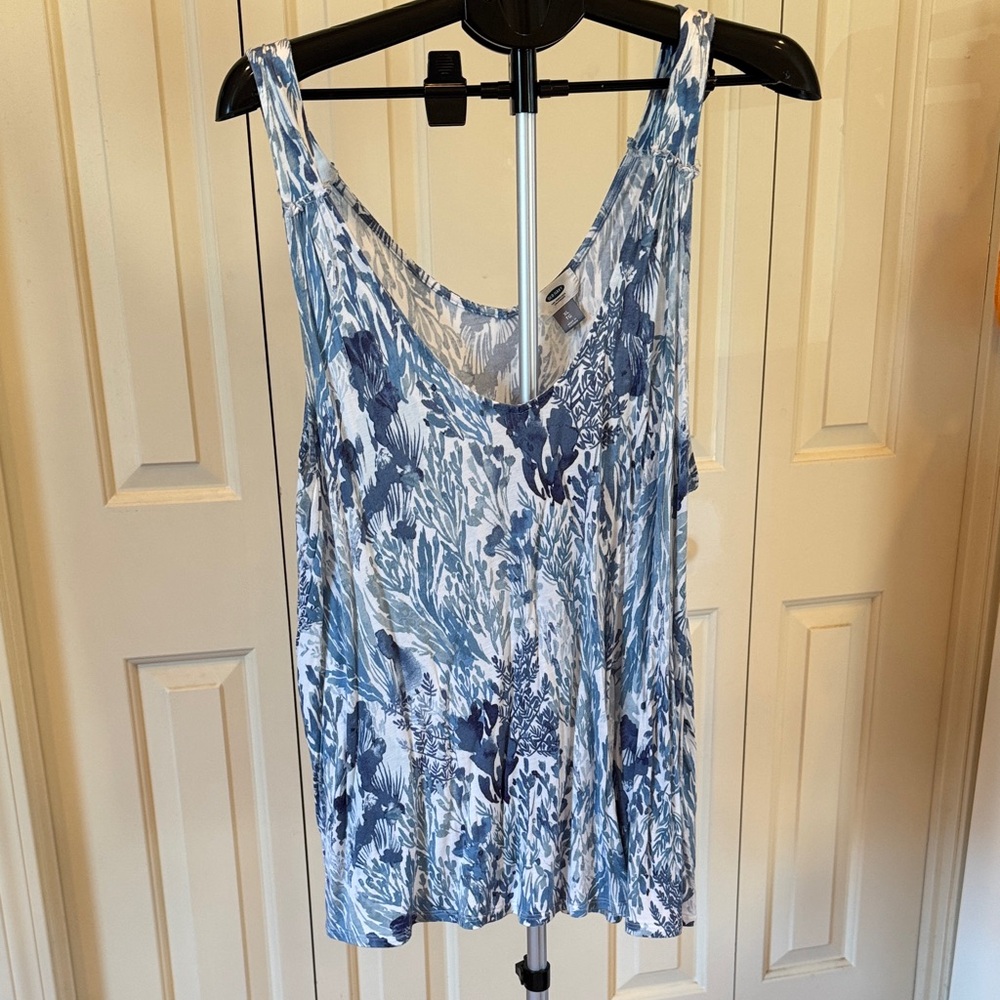 Tank Top with Blue Floral Print - Casual Women's Top